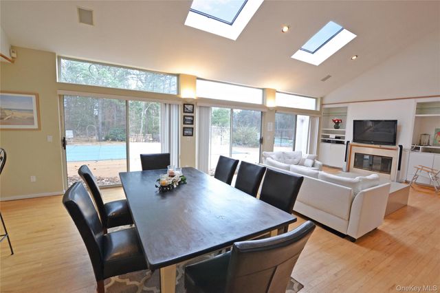 10 Jeffrey Lane, East Quogue, NY 11942