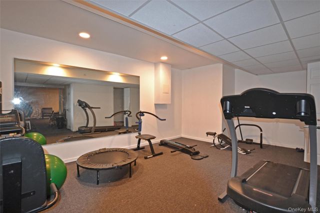 10 Jeffrey Lane, East Quogue, NY 11942