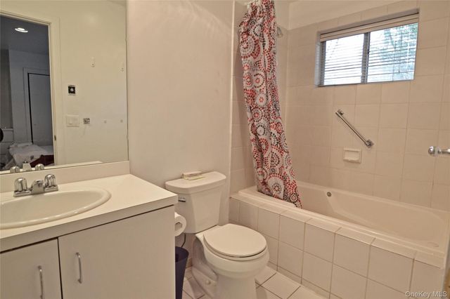 10 Jeffrey Lane, East Quogue, NY 11942