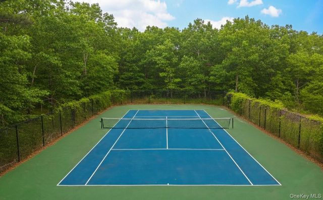 10 Jeffrey Lane, East Quogue, NY 11942