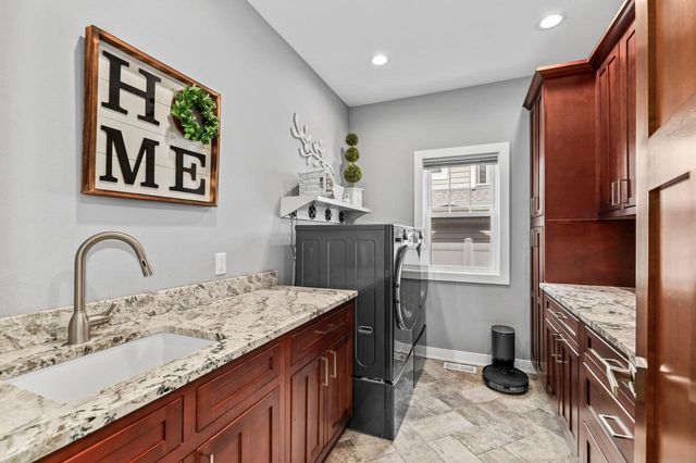 6714 Burma ROAD, Waterford, WI 53185