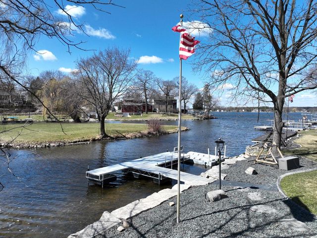 6714 Burma ROAD, Waterford, WI 53185