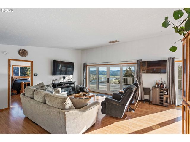 770 18TH Ave, Coos Bay, OR 97420