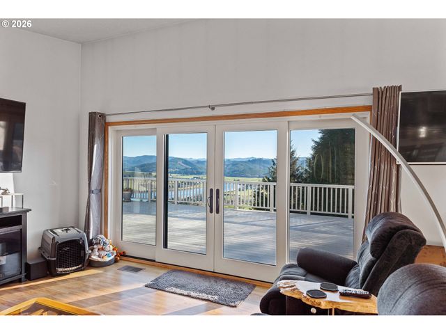 770 18TH Ave, Coos Bay, OR 97420