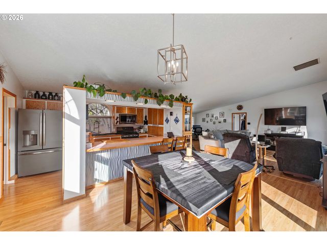 770 18TH Ave, Coos Bay, OR 97420