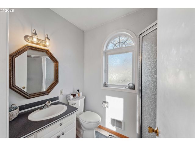 770 18TH Ave, Coos Bay, OR 97420