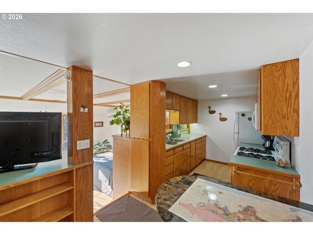 770 18TH Ave, Coos Bay, OR 97420