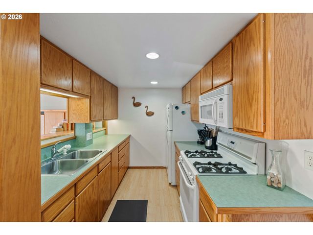 770 18TH Ave, Coos Bay, OR 97420