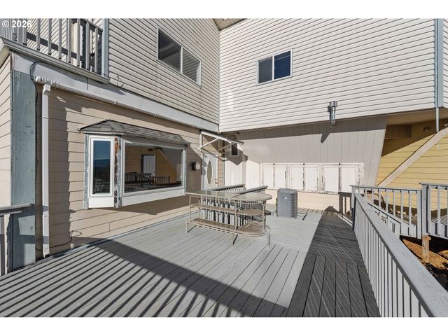 770 18TH Ave, Coos Bay, OR 97420