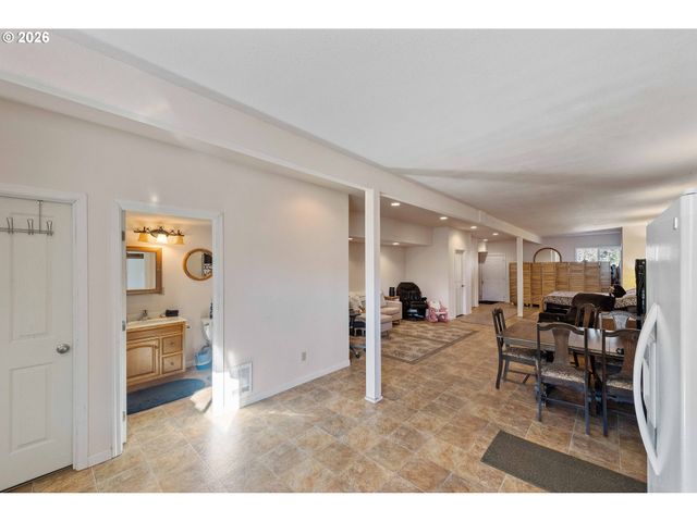 770 18TH Ave, Coos Bay, OR 97420