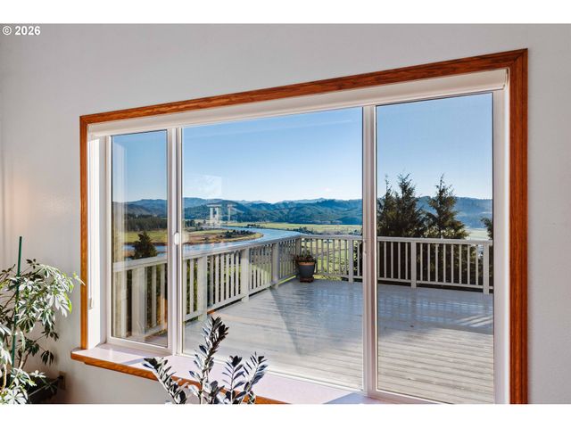 770 18TH Ave, Coos Bay, OR 97420