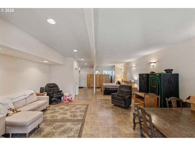 770 18TH Ave, Coos Bay, OR 97420