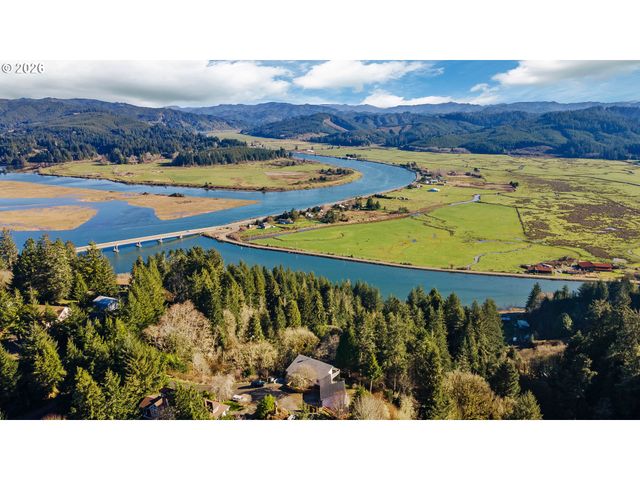 770 18TH Ave, Coos Bay, OR 97420