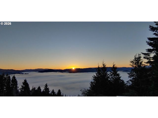 770 18TH Ave, Coos Bay, OR 97420