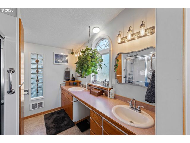 770 18TH Ave, Coos Bay, OR 97420