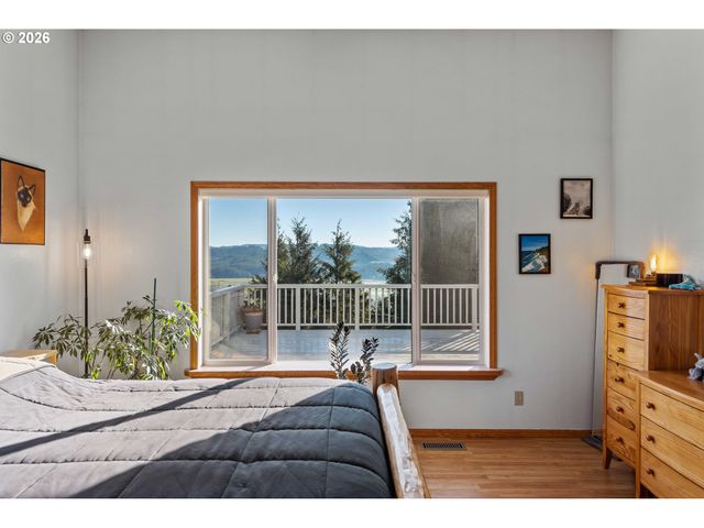 770 18TH Ave, Coos Bay, OR 97420