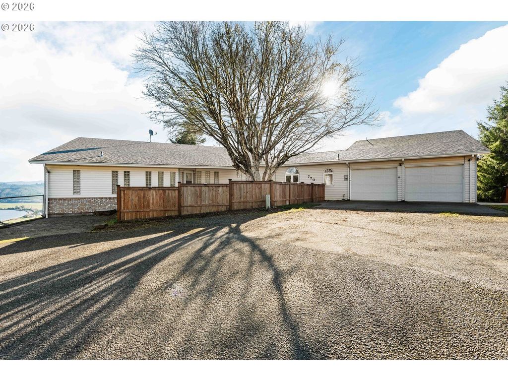 770 18TH Ave, Coos Bay, OR 97420