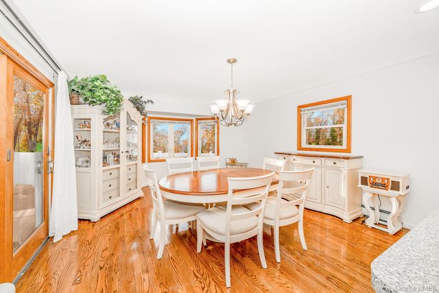 3 Brewster Gate, Massapequa, NY 11758