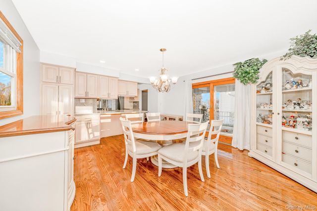 3 Brewster Gate, Massapequa, NY 11758