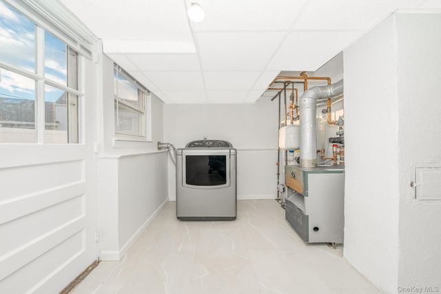 3 Brewster Gate, Massapequa, NY 11758