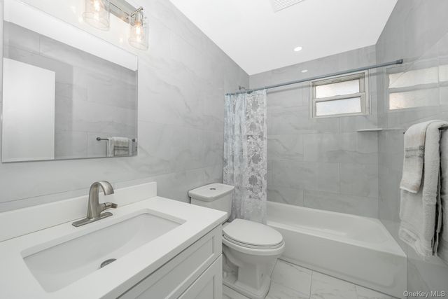 3 Brewster Gate, Massapequa, NY 11758