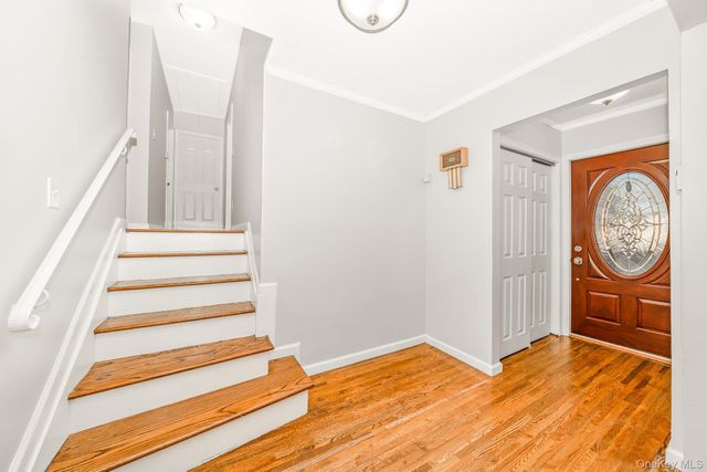 3 Brewster Gate, Massapequa, NY 11758