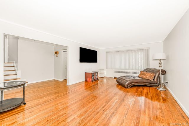 3 Brewster Gate, Massapequa, NY 11758