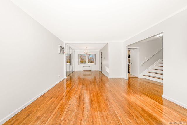 3 Brewster Gate, Massapequa, NY 11758