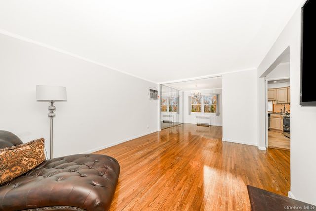 3 Brewster Gate, Massapequa, NY 11758