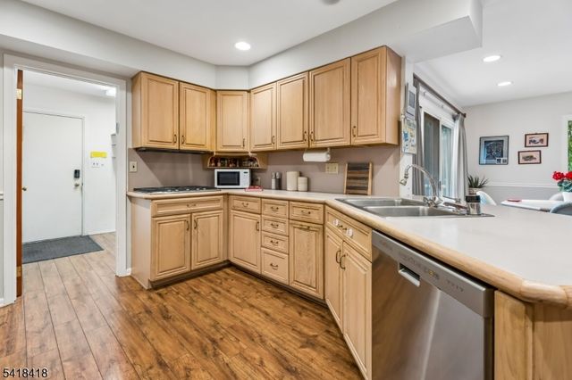 77 Hansell Rd, New Providence Boro, NJ 07974