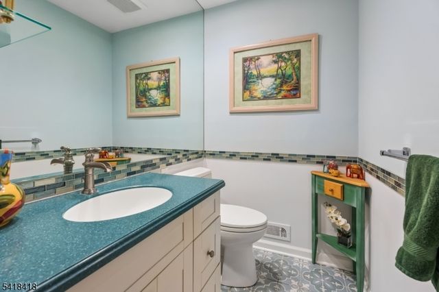 77 Hansell Rd, New Providence Boro, NJ 07974