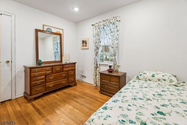 77 Hansell Rd, New Providence Boro, NJ 07974