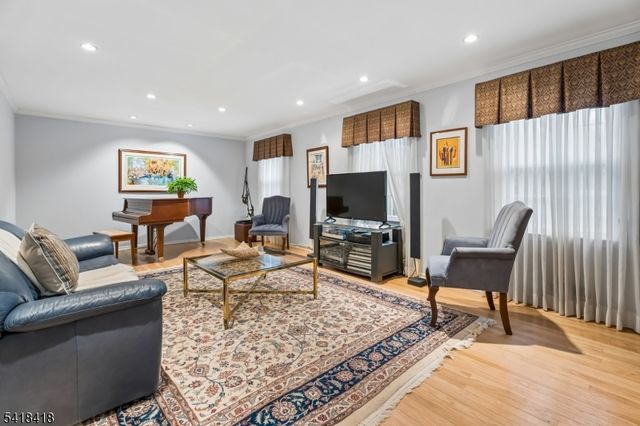 77 Hansell Rd, New Providence Boro, NJ 07974