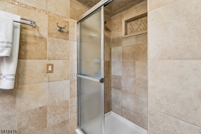 77 Hansell Rd, New Providence Boro, NJ 07974