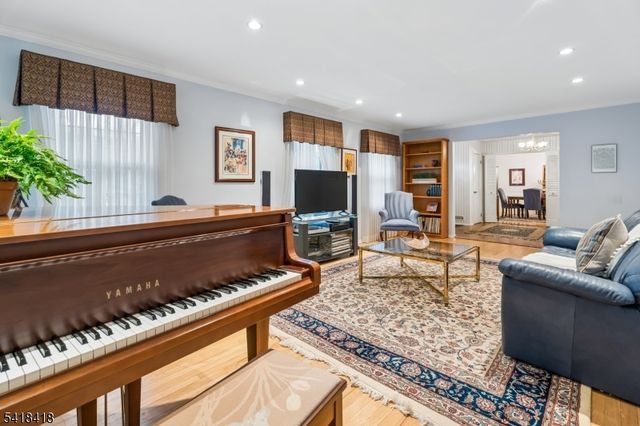 77 Hansell Rd, New Providence Boro, NJ 07974