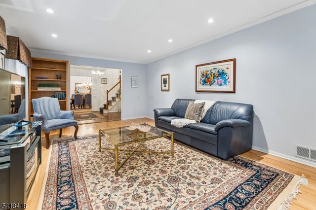 77 Hansell Rd, New Providence Boro, NJ 07974