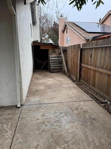 1429 Pintail Circle, Los Banos, CA 93635