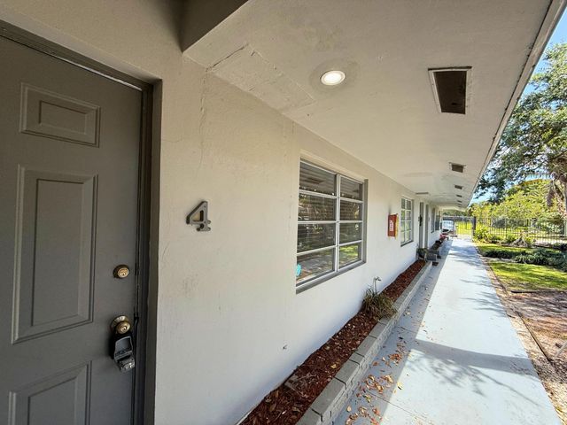 627 NE 10th Avenue 4, Fort Lauderdale, FL 33304