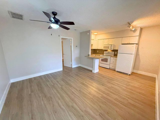 627 NE 10th Avenue 4, Fort Lauderdale, FL 33304