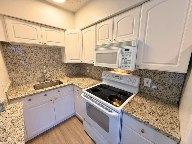 627 NE 10th Avenue 4, Fort Lauderdale, FL 33304