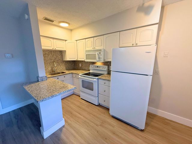 627 NE 10th Avenue 4, Fort Lauderdale, FL 33304