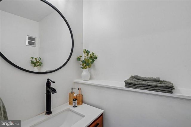 3831 N VERNON ST N, Arlington, VA 22207