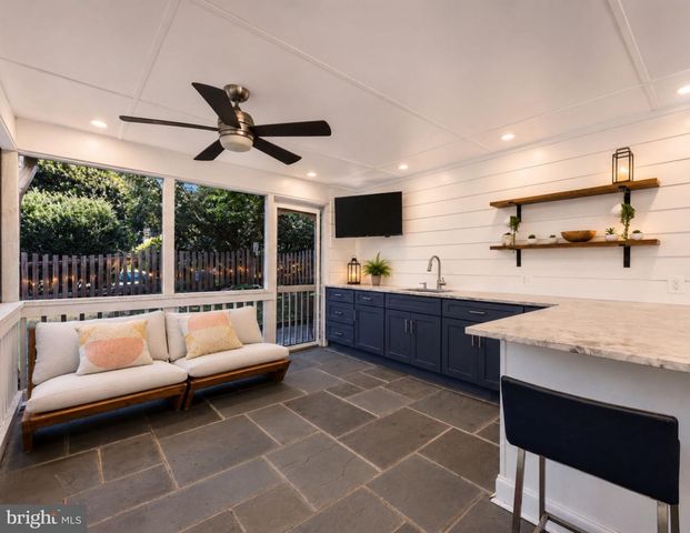 3831 N VERNON ST N, Arlington, VA 22207