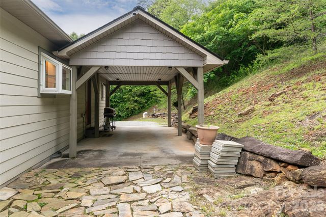 980 S River Road, Sylva, NC 28779