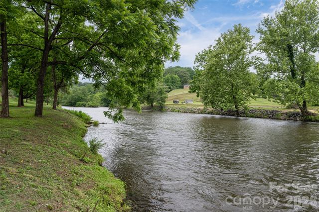 980 S River Road, Sylva, NC 28779