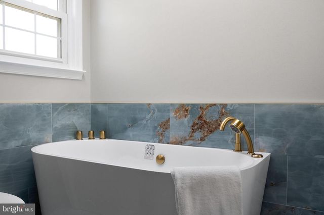 7501 CROSS GATE LN, Alexandria, VA 22315