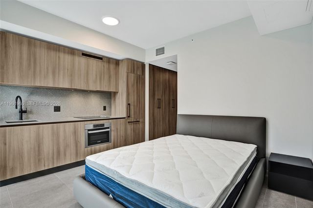 121 NE 5th Street 1001B, Miami, FL 33132