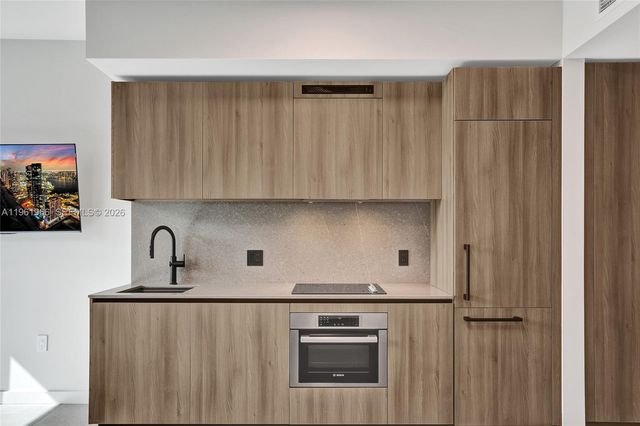 121 NE 5th Street 1001B, Miami, FL 33132