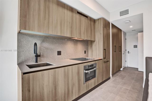 121 NE 5th Street 1001B, Miami, FL 33132