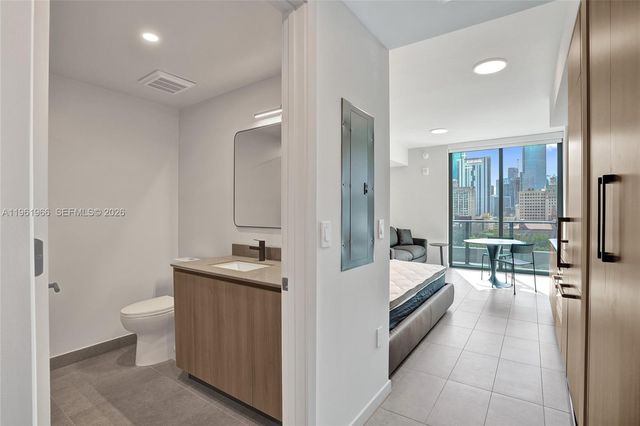 121 NE 5th Street 1001B, Miami, FL 33132